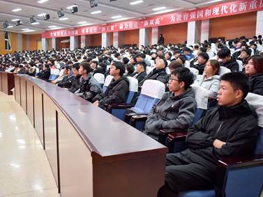 说明: C:/Users/xdf14/Desktop/2024.11.17 车辆工程学院2024年秋期《形势与政策》/左前 (2).JPG左前 (2)